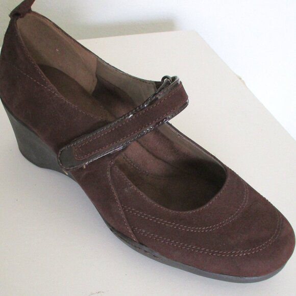 Aerosoles Heelrest "Tornado" Brown Suede Mary Jane w/2" Rubber Wedge - Size 10M - Picture 1 of 9